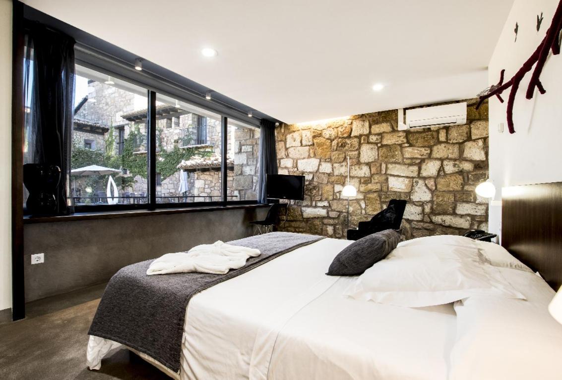 מורה דה רוביילוס Hotel Restaurante Masia La Torre מראה חיצוני תמונה