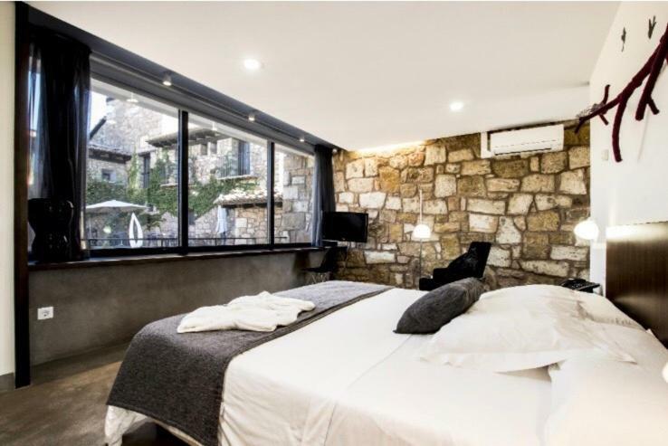 מורה דה רוביילוס Hotel Restaurante Masia La Torre מראה חיצוני תמונה
